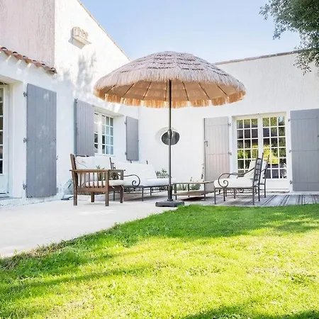 Bella Avec Sa Magnifique Piscine Villa