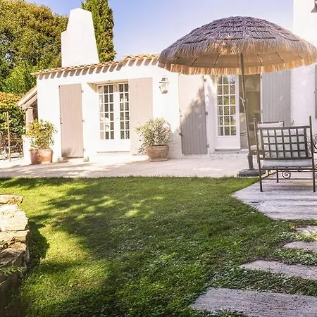 Bella Avec Sa Magnifique Piscine